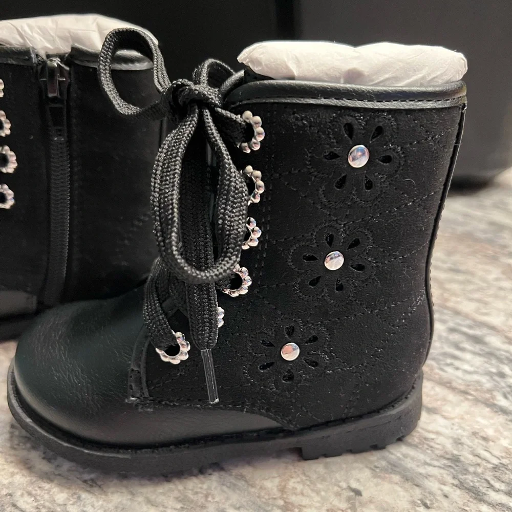 Black Toddler Boots with Floral Cutouts NWOT Size 6